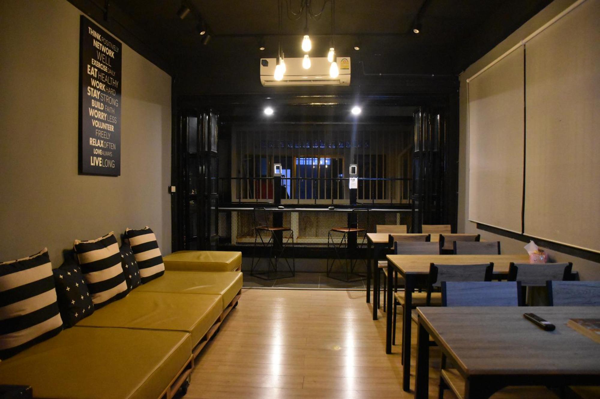 Stay At Pan Hostel Bangkok Luaran gambar